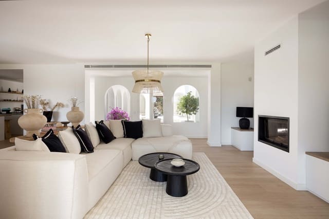 4 soveværelse Villa til salg i El Paraiso, Estepona med swimmingpool - € 2.095.000 (Ref: 9974403)