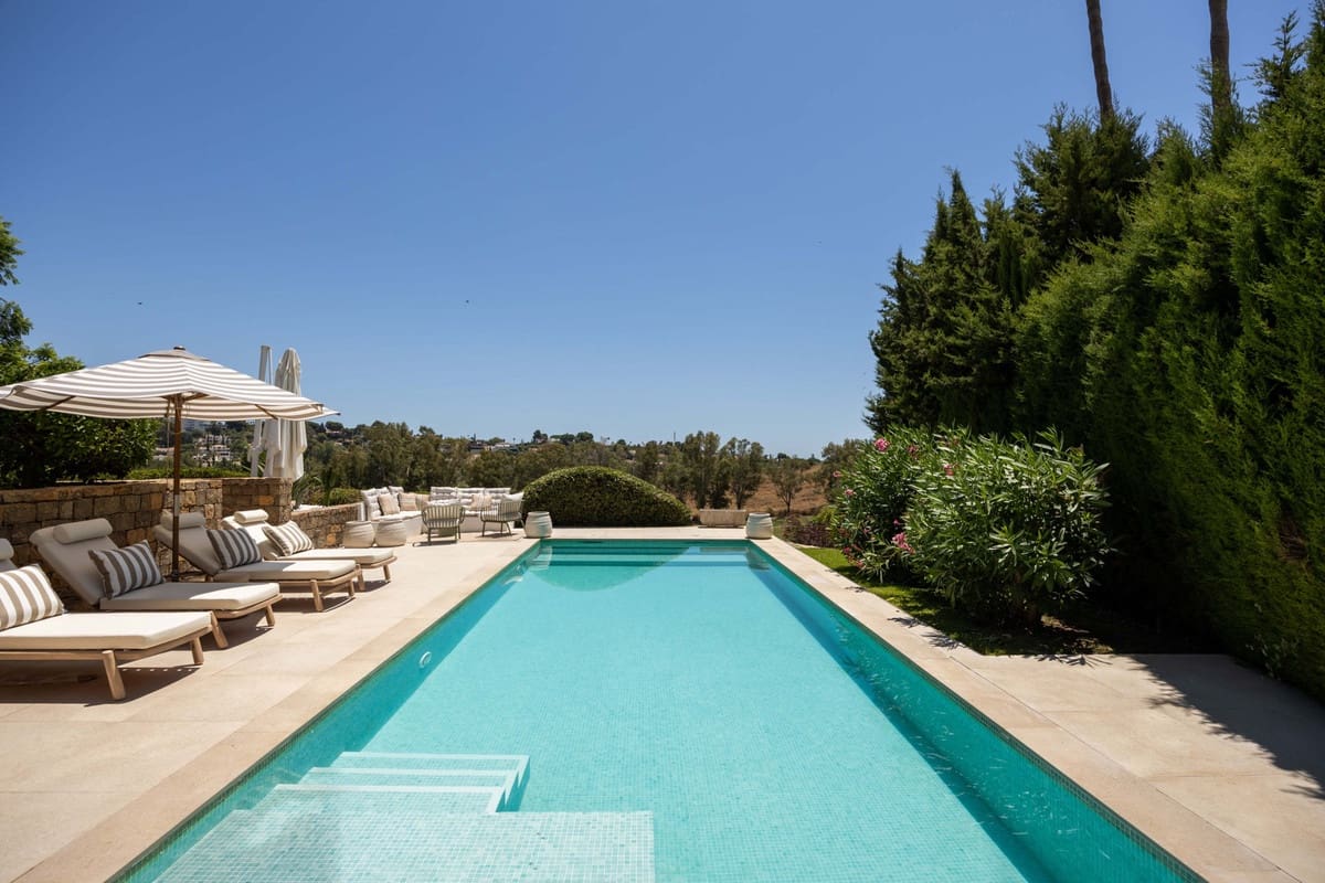 4 soveværelse Villa til salg i El Paraiso med swimmingpool - € 2.095.000 (Ref: 9974403)