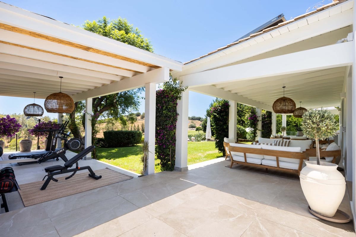 4 soveværelse Villa til salg i El Paraiso med swimmingpool - € 2.095.000 (Ref: 9974403)