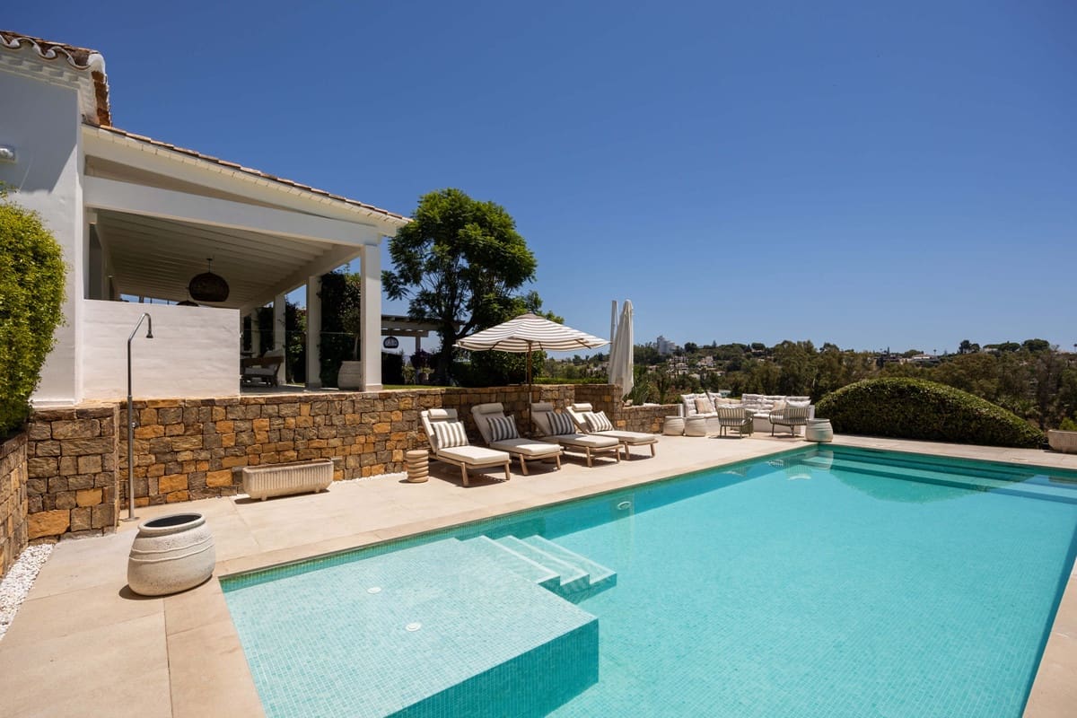 4 soveværelse Villa til salg i El Paraiso med swimmingpool - € 2.095.000 (Ref: 9974403)