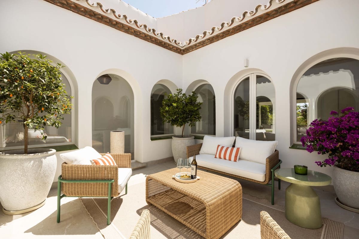4 soveværelse Villa til salg i El Paraiso med swimmingpool - € 2.095.000 (Ref: 9974403)