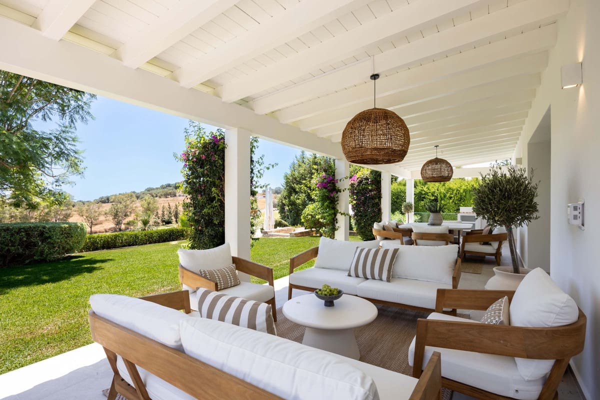 4 soveværelse Villa til salg i El Paraiso med swimmingpool - € 2.095.000 (Ref: 9974403)