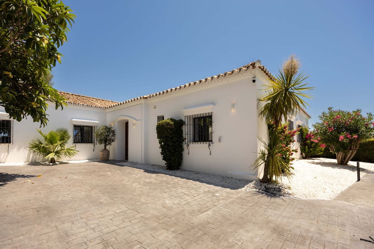 4 soveværelse Villa til salg i El Paraiso med swimmingpool - € 2.095.000 (Ref: 9974403)