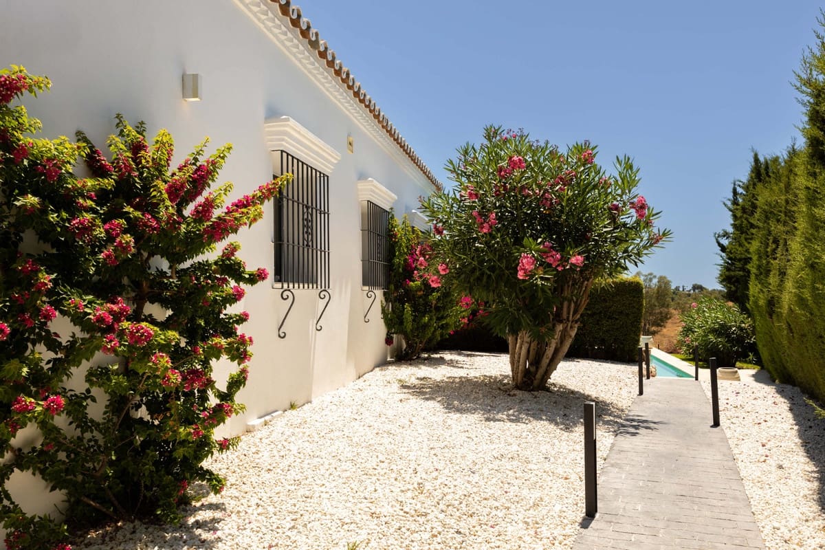 4 soveværelse Villa til salg i El Paraiso med swimmingpool - € 2.095.000 (Ref: 9974403)