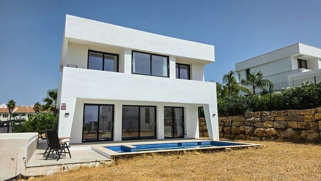 3 soveværelse Villa til salg i La Duquesa / Puerto de la Duquesa, Manilva med swimmingpool - € 1.095.000 (Ref: 9974404)