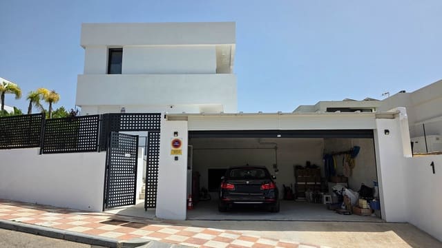 3 soveværelse Villa til salg i La Duquesa / Puerto de la Duquesa, Manilva med swimmingpool - € 1.095.000 (Ref: 9974404)