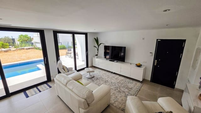 3 soveværelse Villa til salg i La Duquesa / Puerto de la Duquesa, Manilva med swimmingpool - € 1.095.000 (Ref: 9974404)