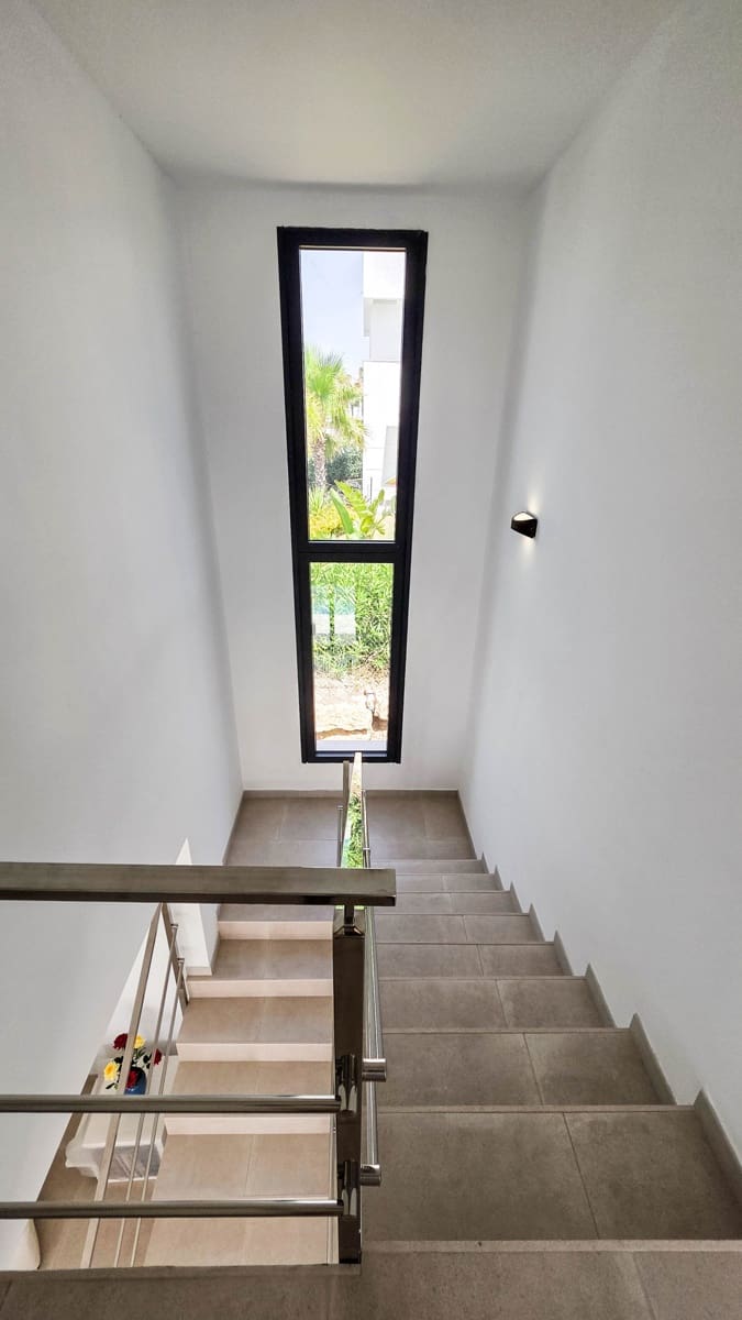 3 sypialnia Willa na sprzedaż w La Duquesa / Puerto de la Duquesa z basenem - 1 095 000 € (Ref: 9974404)