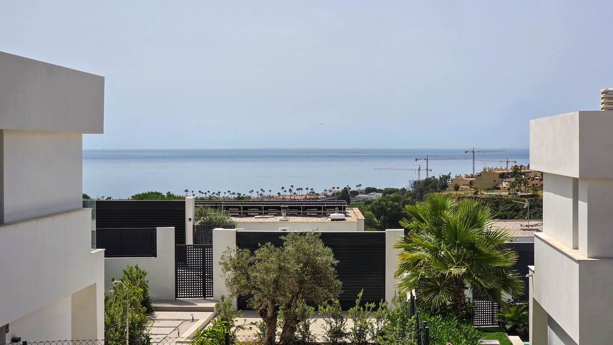 3 sypialnia Willa na sprzedaż w La Duquesa / Puerto de la Duquesa z basenem - 1 095 000 € (Ref: 9974404)