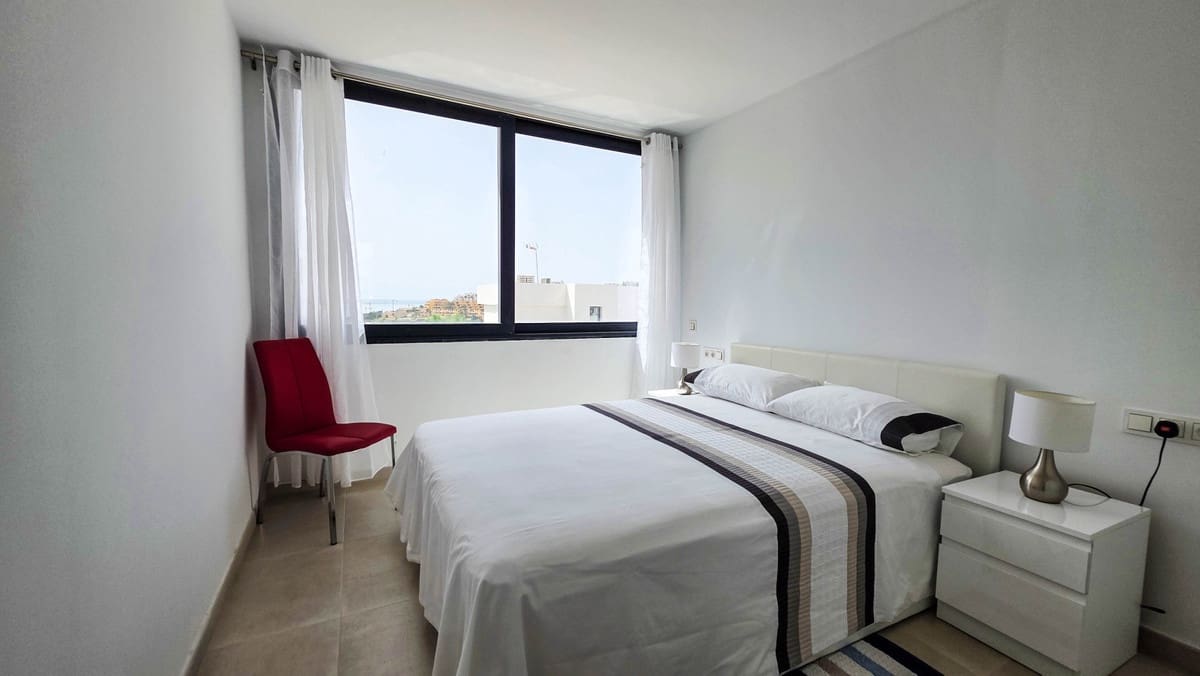 3 sypialnia Willa na sprzedaż w La Duquesa / Puerto de la Duquesa z basenem - 1 095 000 € (Ref: 9974404)