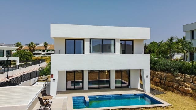 3 makuuhuone Huvila myytävänä paikassa La Duquesa / Puerto de la Duquesa, Manilva mukana uima-altaan - 1 095 000 € (Ref: 9974404)