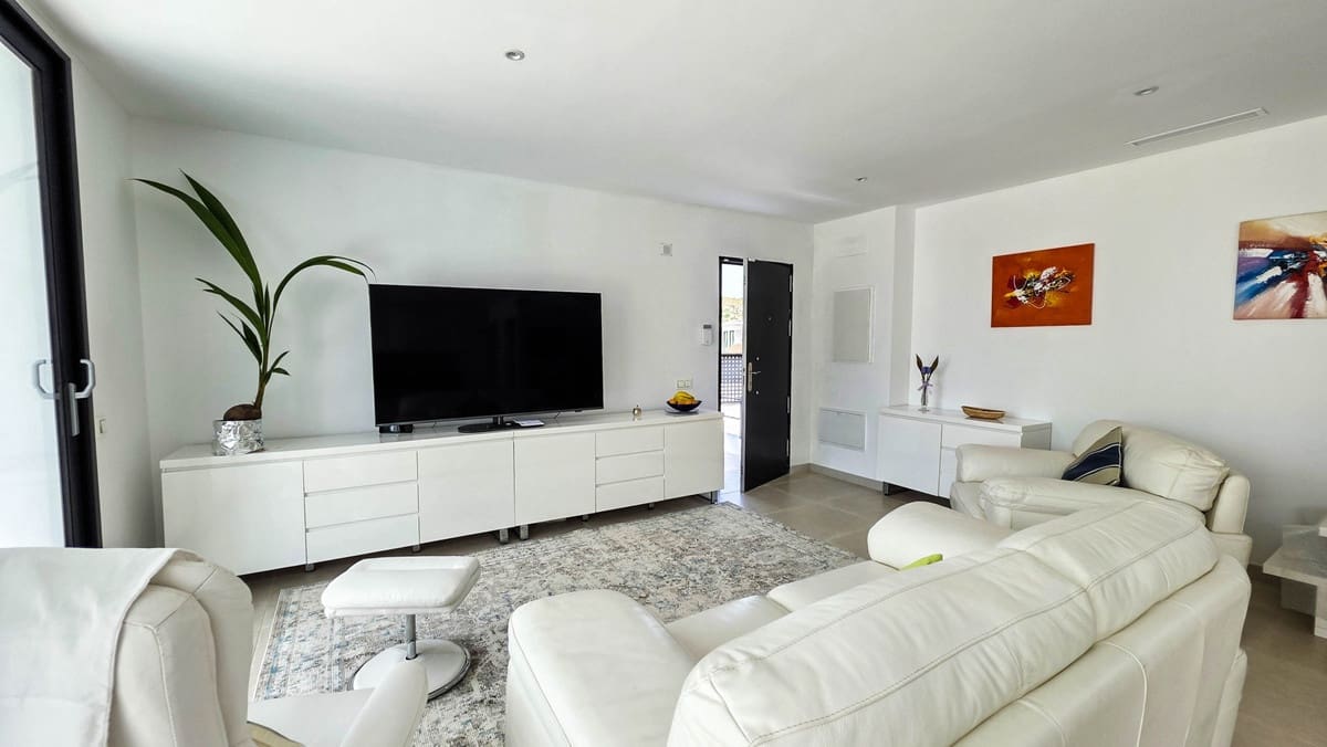 3 sypialnia Willa na sprzedaż w La Duquesa / Puerto de la Duquesa z basenem - 1 095 000 € (Ref: 9974404)