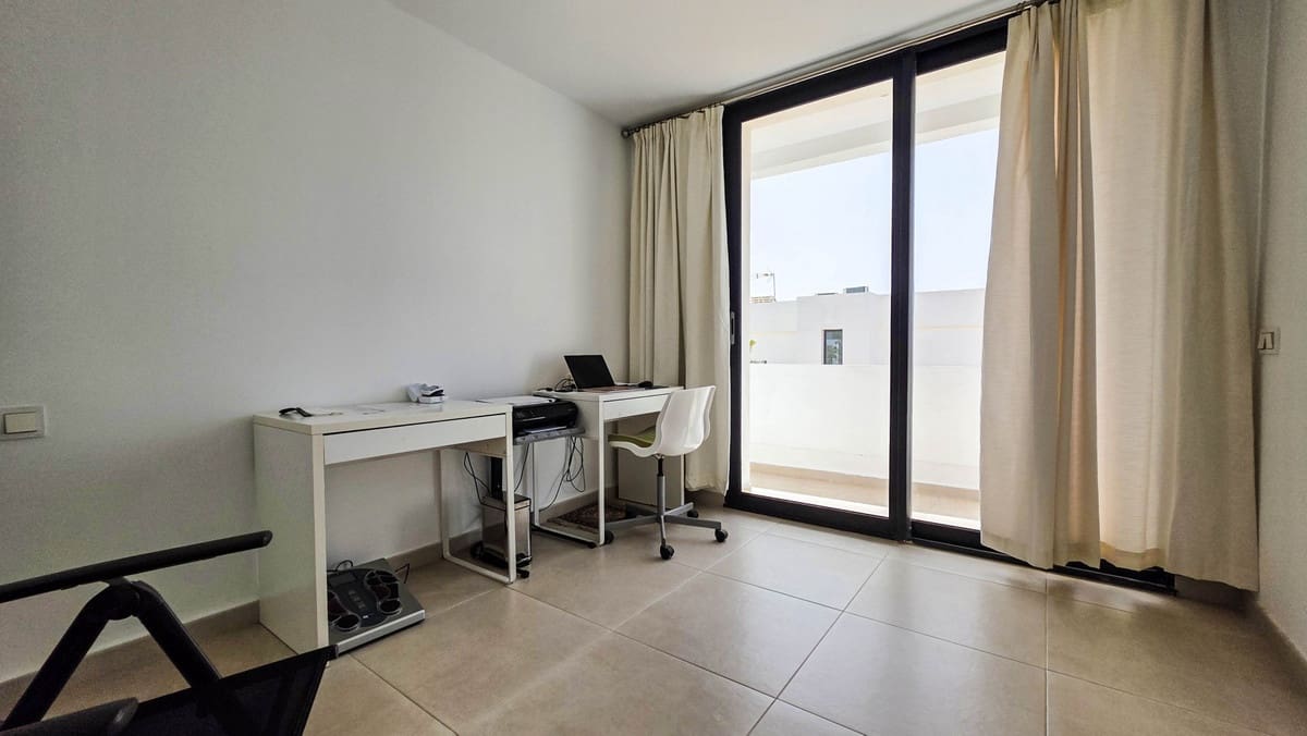 3 sypialnia Willa na sprzedaż w La Duquesa / Puerto de la Duquesa z basenem - 1 095 000 € (Ref: 9974404)