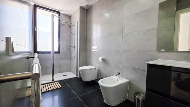 3 makuuhuone Huvila myytävänä paikassa La Duquesa / Puerto de la Duquesa, Manilva mukana uima-altaan - 1 095 000 € (Ref: 9974404)