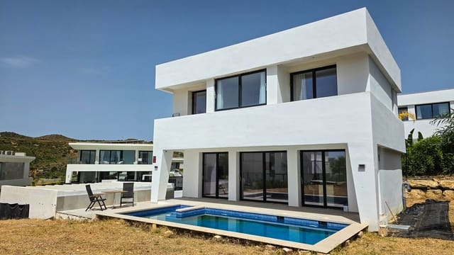 3 makuuhuone Huvila myytävänä paikassa La Duquesa / Puerto de la Duquesa, Manilva mukana uima-altaan - 1 095 000 € (Ref: 9974404)