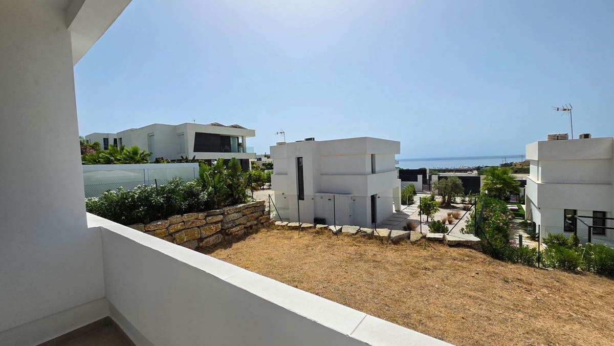 3 sypialnia Willa na sprzedaż w La Duquesa / Puerto de la Duquesa z basenem - 1 095 000 € (Ref: 9974404)