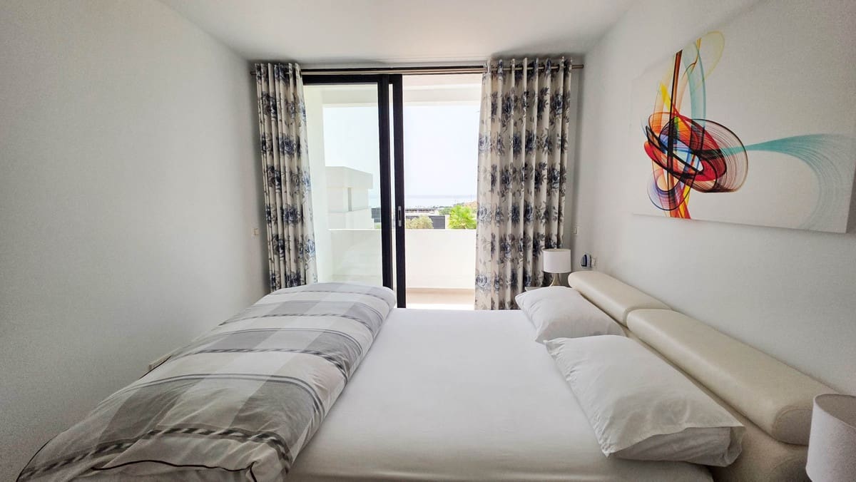 3 sypialnia Willa na sprzedaż w La Duquesa / Puerto de la Duquesa z basenem - 1 095 000 € (Ref: 9974404)