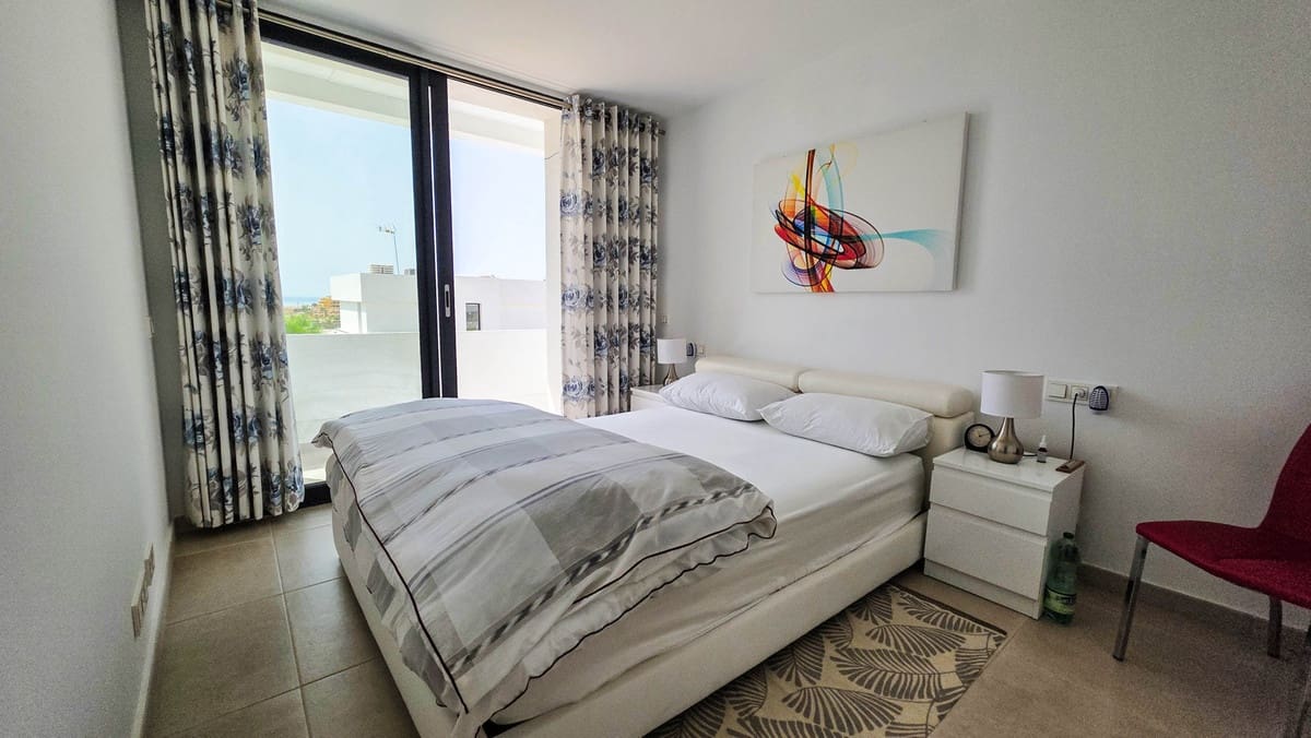 3 sypialnia Willa na sprzedaż w La Duquesa / Puerto de la Duquesa z basenem - 1 095 000 € (Ref: 9974404)