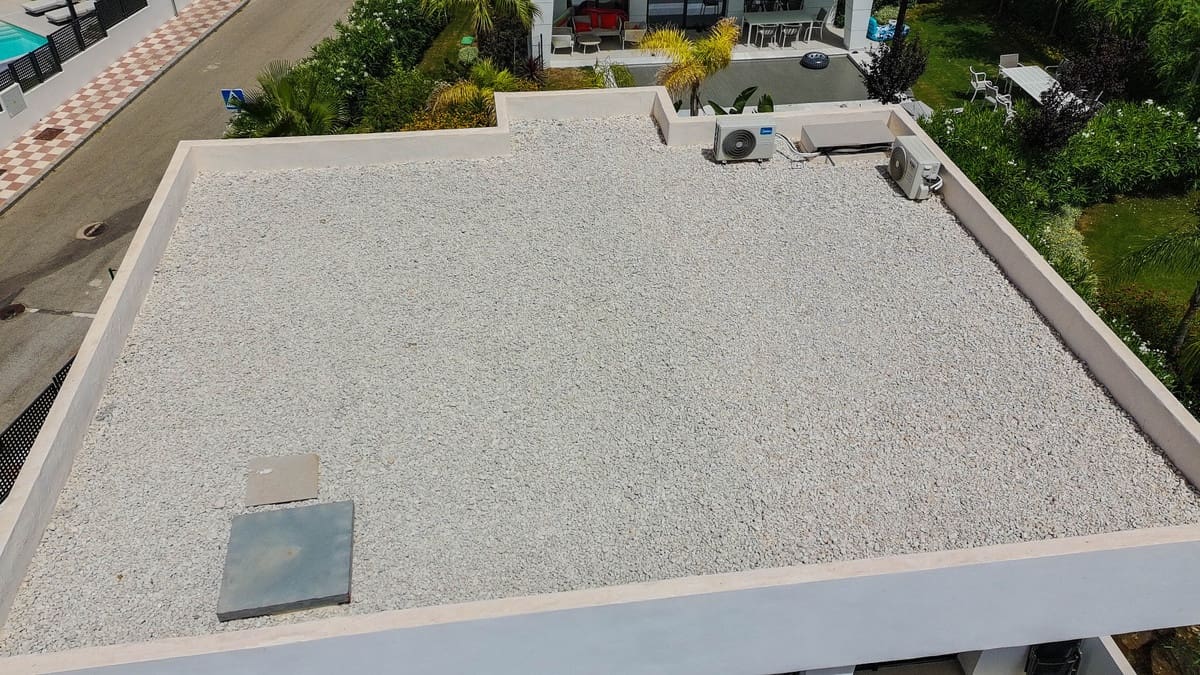 3 sypialnia Willa na sprzedaż w La Duquesa / Puerto de la Duquesa z basenem - 1 095 000 € (Ref: 9974404)