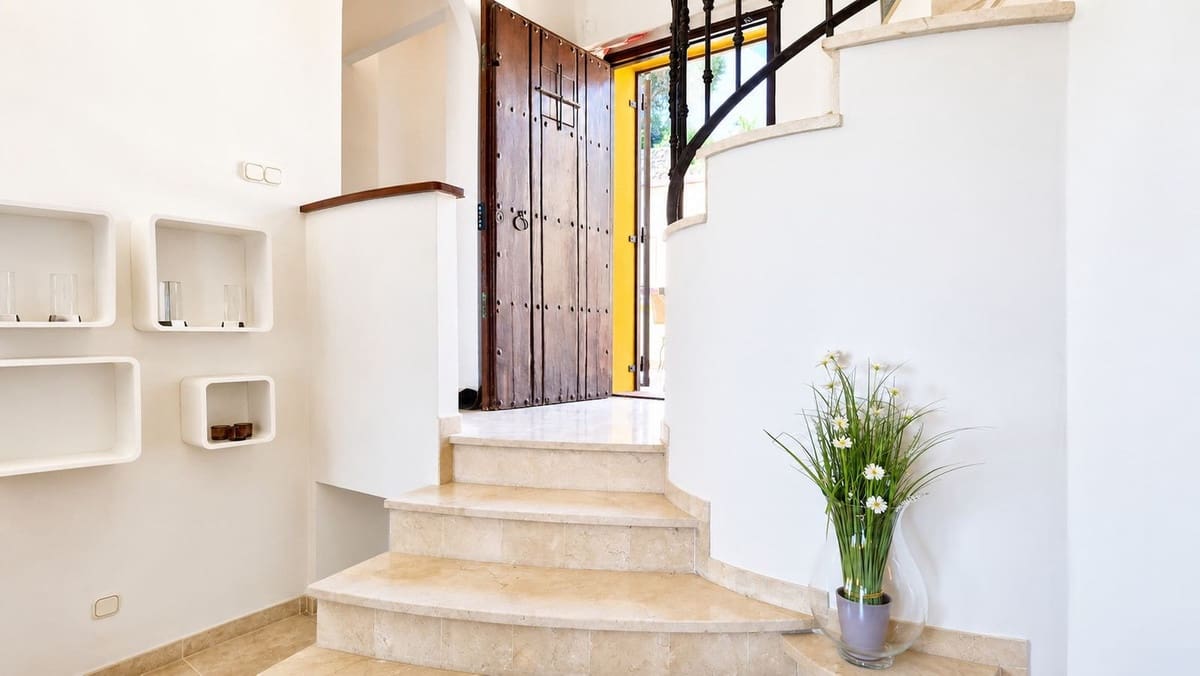 Chalet de 5 habitaciones en La Duquesa / Puerto de la Duquesa en venta con piscina garaje - 980.000 € (Ref: 9974405)