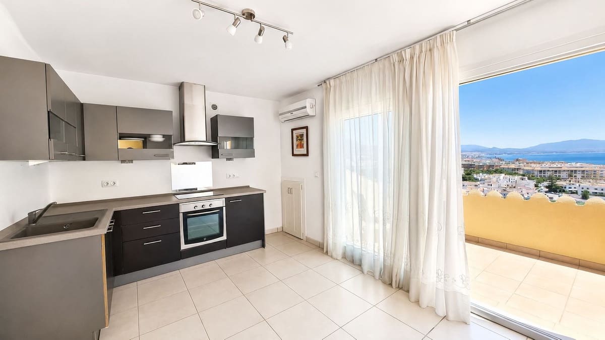 Chalet de 5 habitaciones en La Duquesa / Puerto de la Duquesa en venta con piscina garaje - 980.000 € (Ref: 9974405)