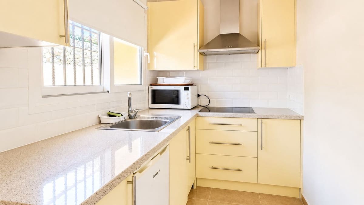 Chalet de 5 habitaciones en La Duquesa / Puerto de la Duquesa en venta con piscina garaje - 980.000 € (Ref: 9974405)