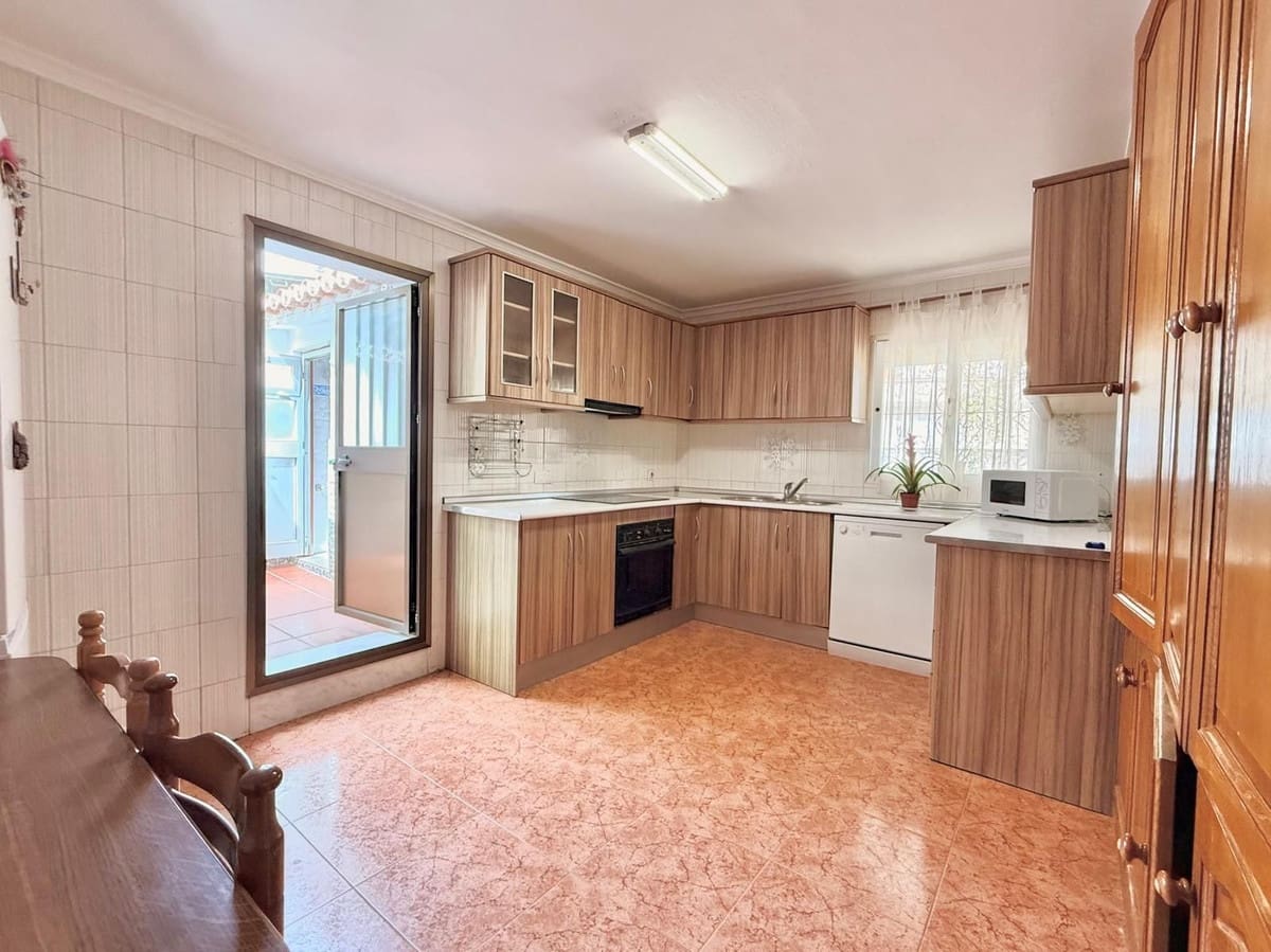 4 bedroom Villa for sale in Mijas with garage - € 579,000 (Ref: 9974406)