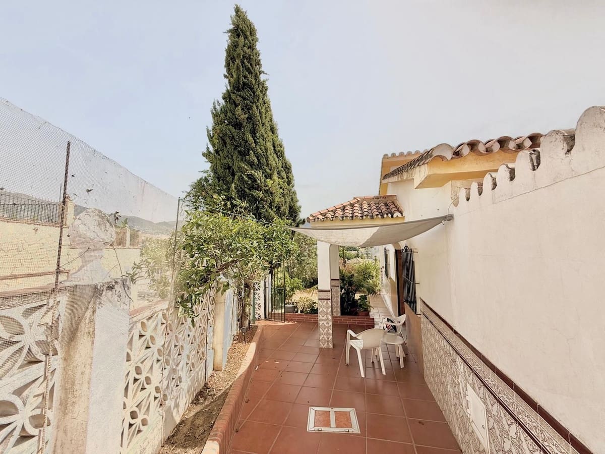 4 bedroom Villa for sale in Mijas with garage - € 579,000 (Ref: 9974406)