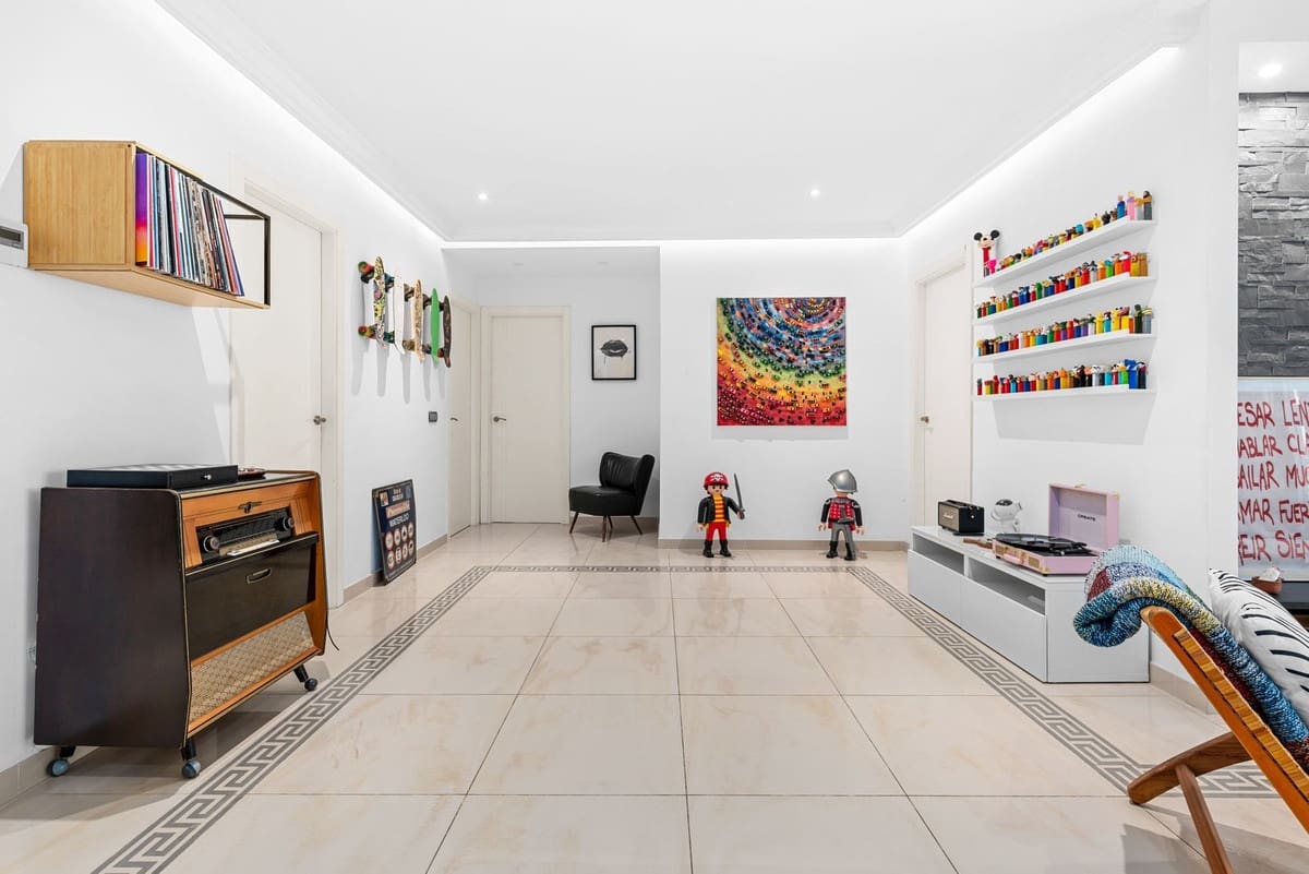 3 bedroom Apartment for sale in Benahavis with pool - € 850,000 (Ref: 9974407)