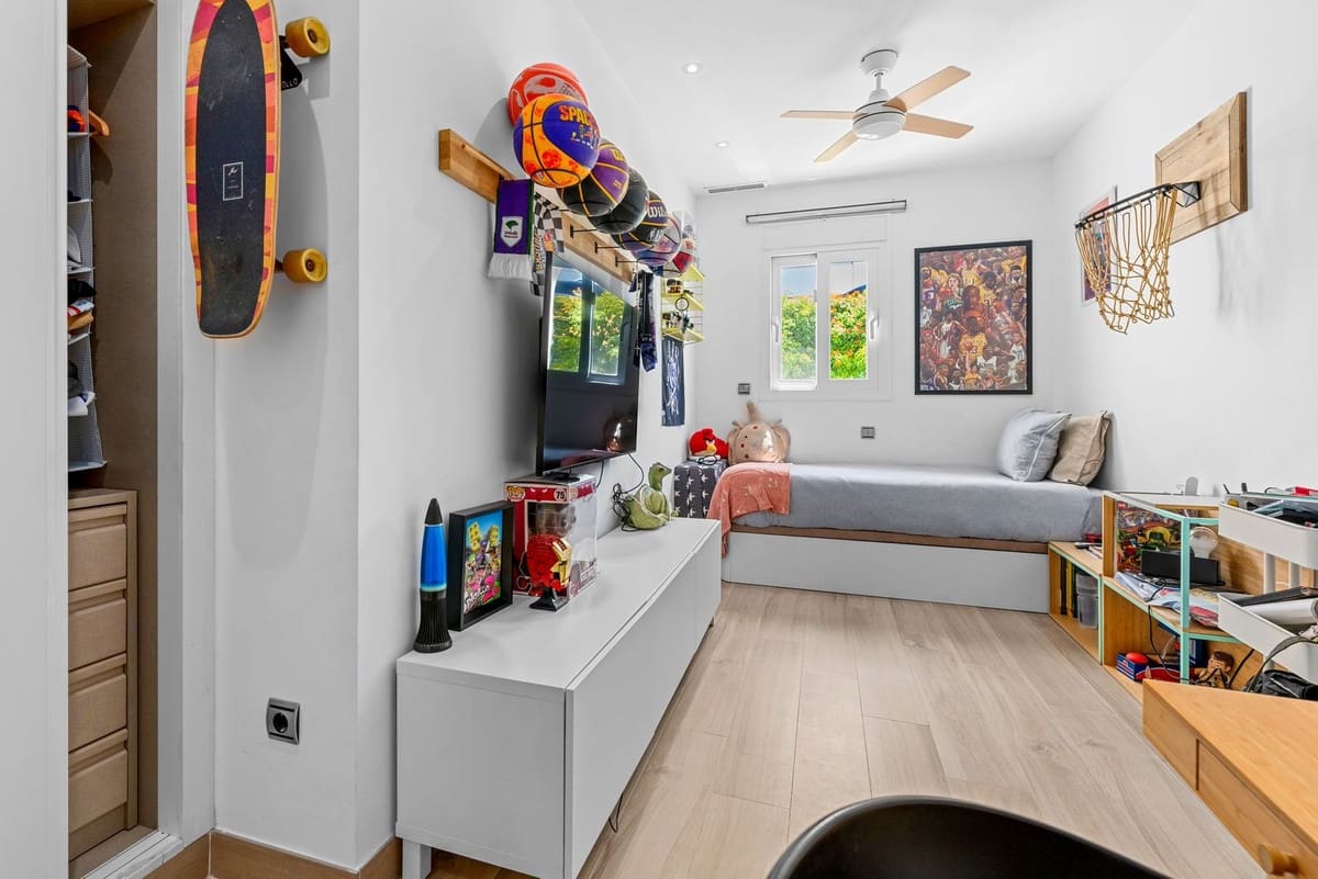 3 bedroom Apartment for sale in Benahavis with pool - € 850,000 (Ref: 9974407)