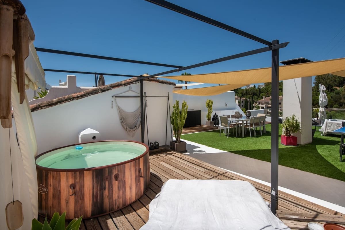 3 bedroom Apartment for sale in Benahavis with pool - € 850,000 (Ref: 9974407)