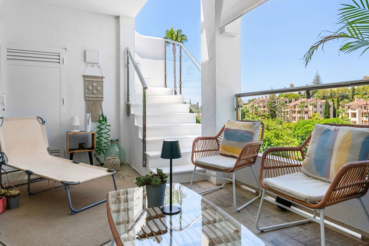 3 bedroom Apartment for sale in Benahavis with pool - € 850,000 (Ref: 9974407)