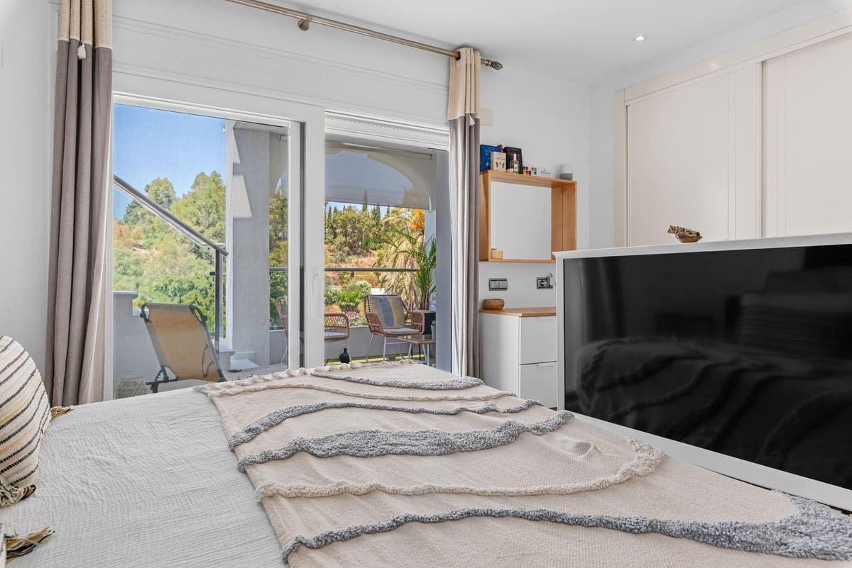 3 bedroom Apartment for sale in Benahavis with pool - € 850,000 (Ref: 9974407)