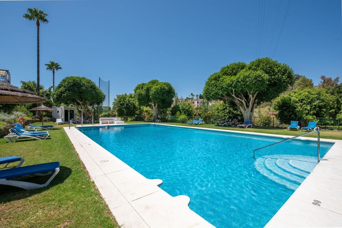 3 bedroom Apartment for sale in Benahavis with pool - € 850,000 (Ref: 9974407)