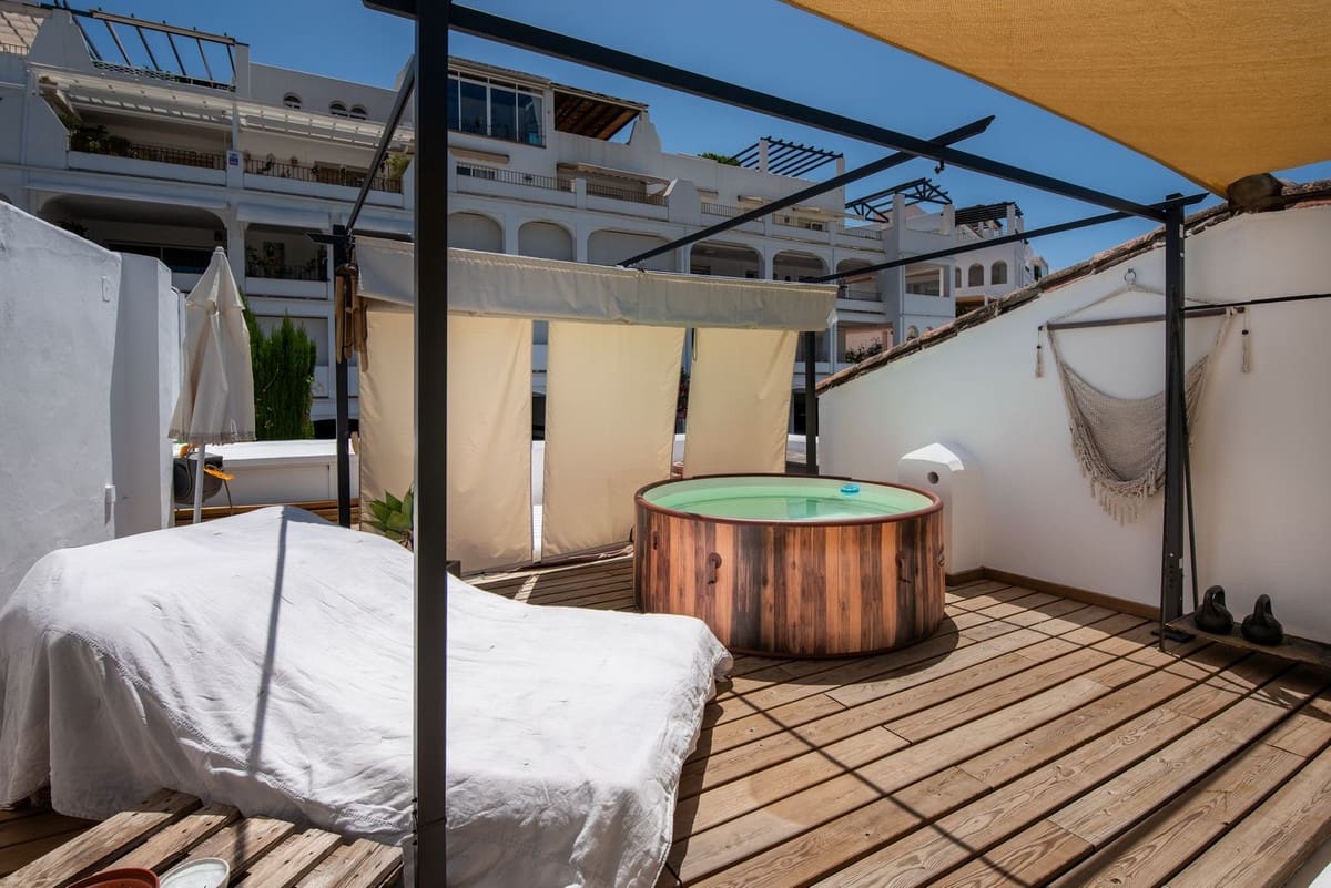 3 bedroom Apartment for sale in Benahavis with pool - € 850,000 (Ref: 9974407)