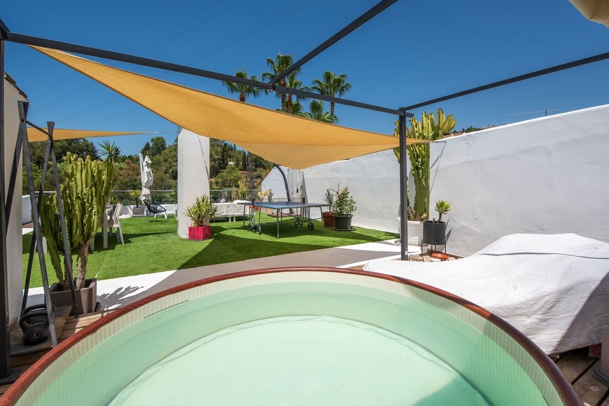 3 bedroom Apartment for sale in Benahavis with pool - € 850,000 (Ref: 9974407)