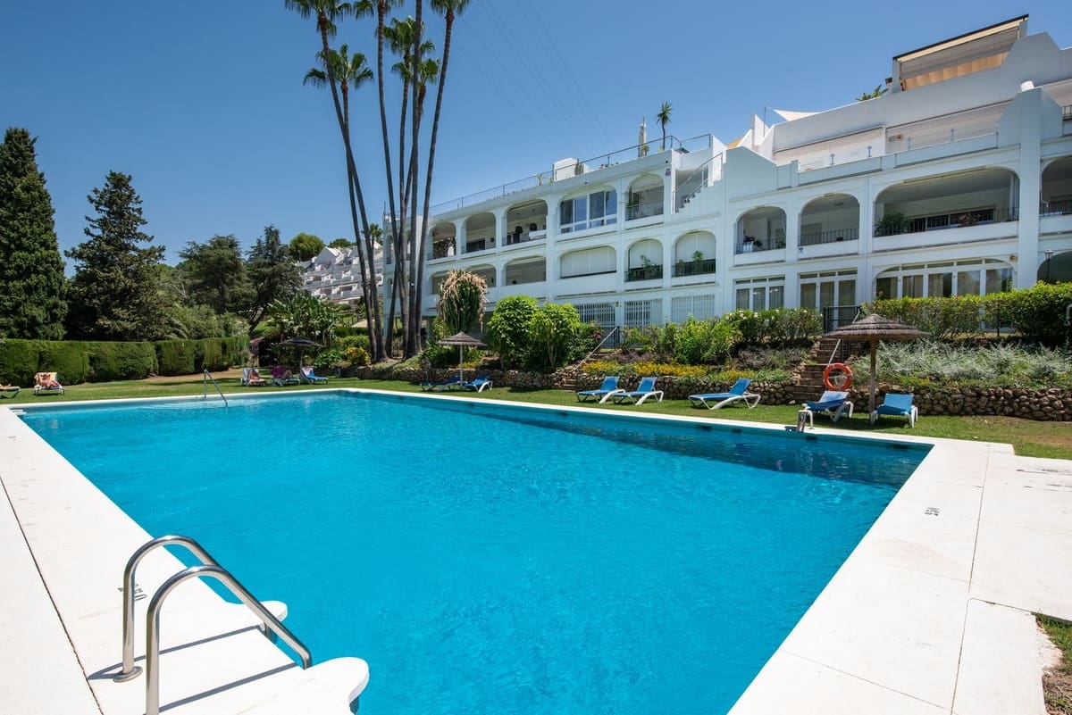 3 bedroom Apartment for sale in Benahavis with pool - € 850,000 (Ref: 9974407)