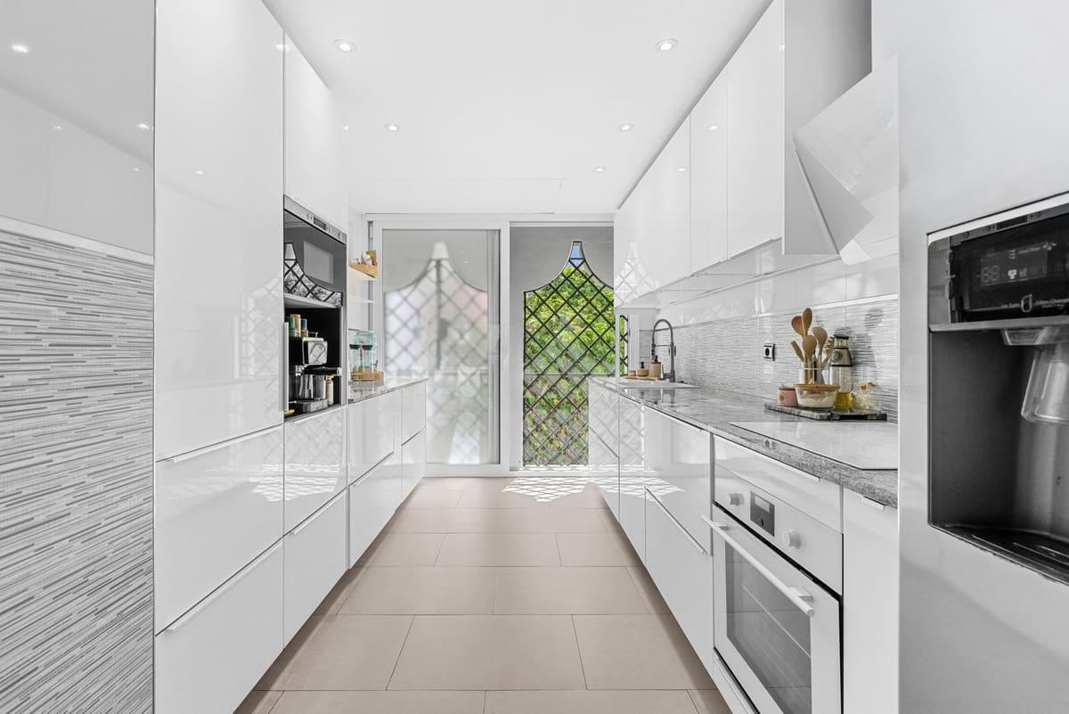 3 bedroom Apartment for sale in Benahavis with pool - € 850,000 (Ref: 9974407)