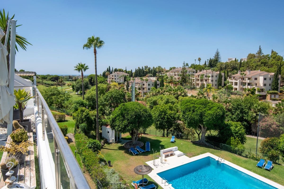 3 bedroom Apartment for sale in Benahavis with pool - € 850,000 (Ref: 9974407)