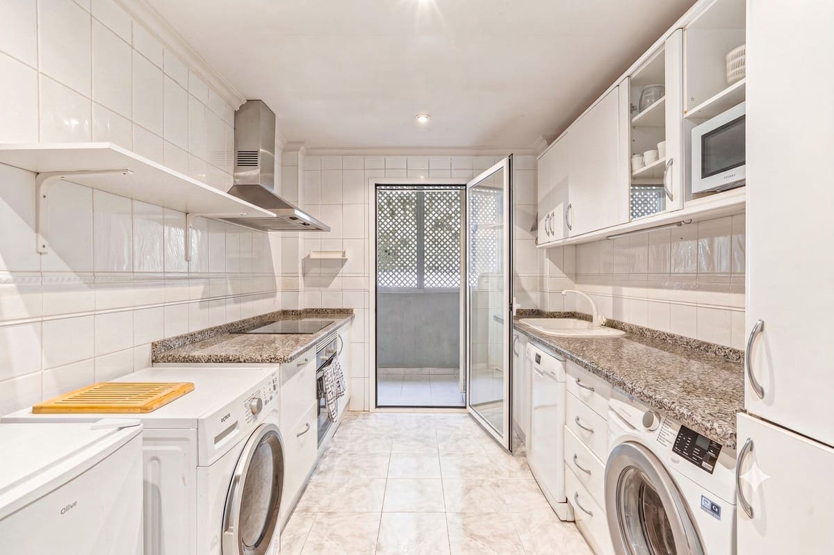 3 sypialnia Apartament na sprzedaż w Elviria z basenem - 675 000 € (Ref: 9974409)