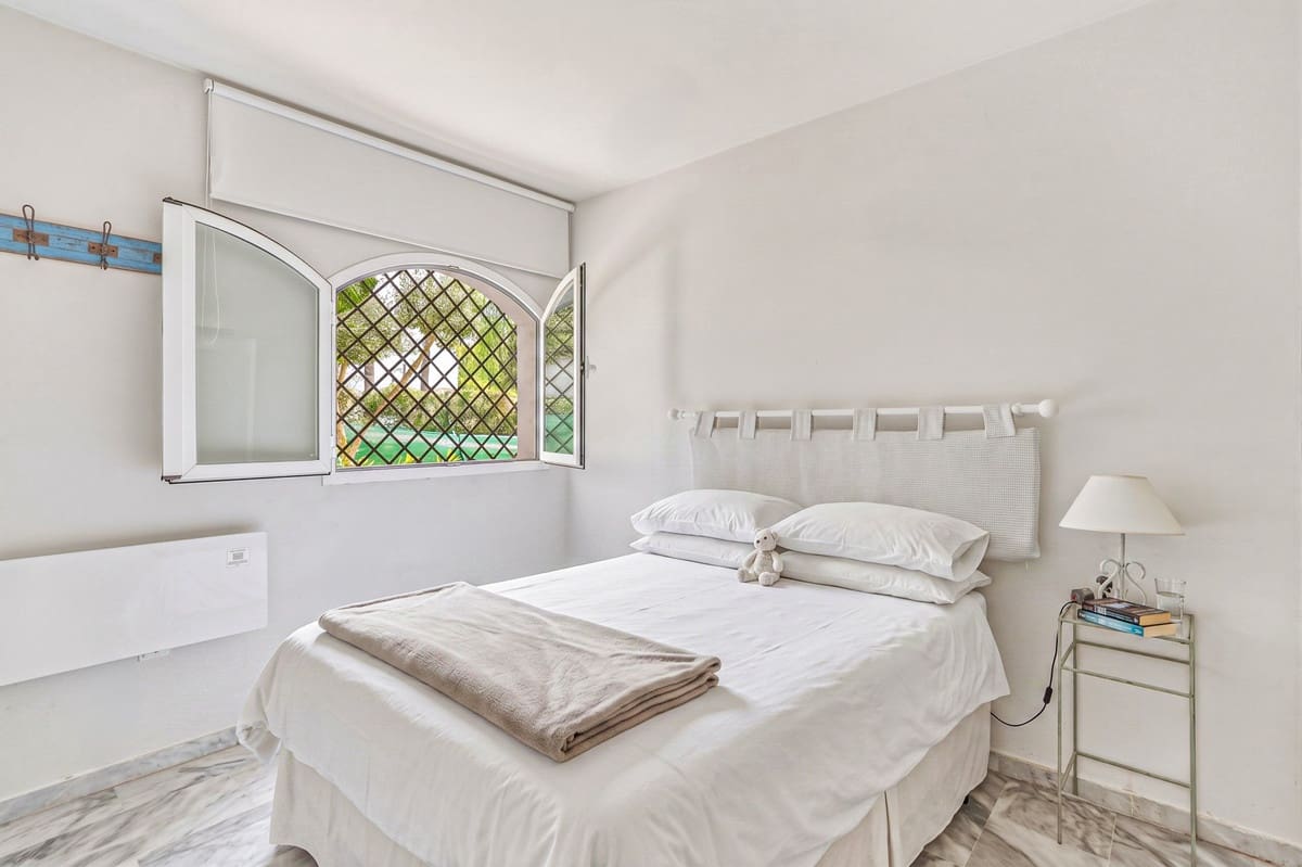3 sypialnia Apartament na sprzedaż w Elviria z basenem - 675 000 € (Ref: 9974409)