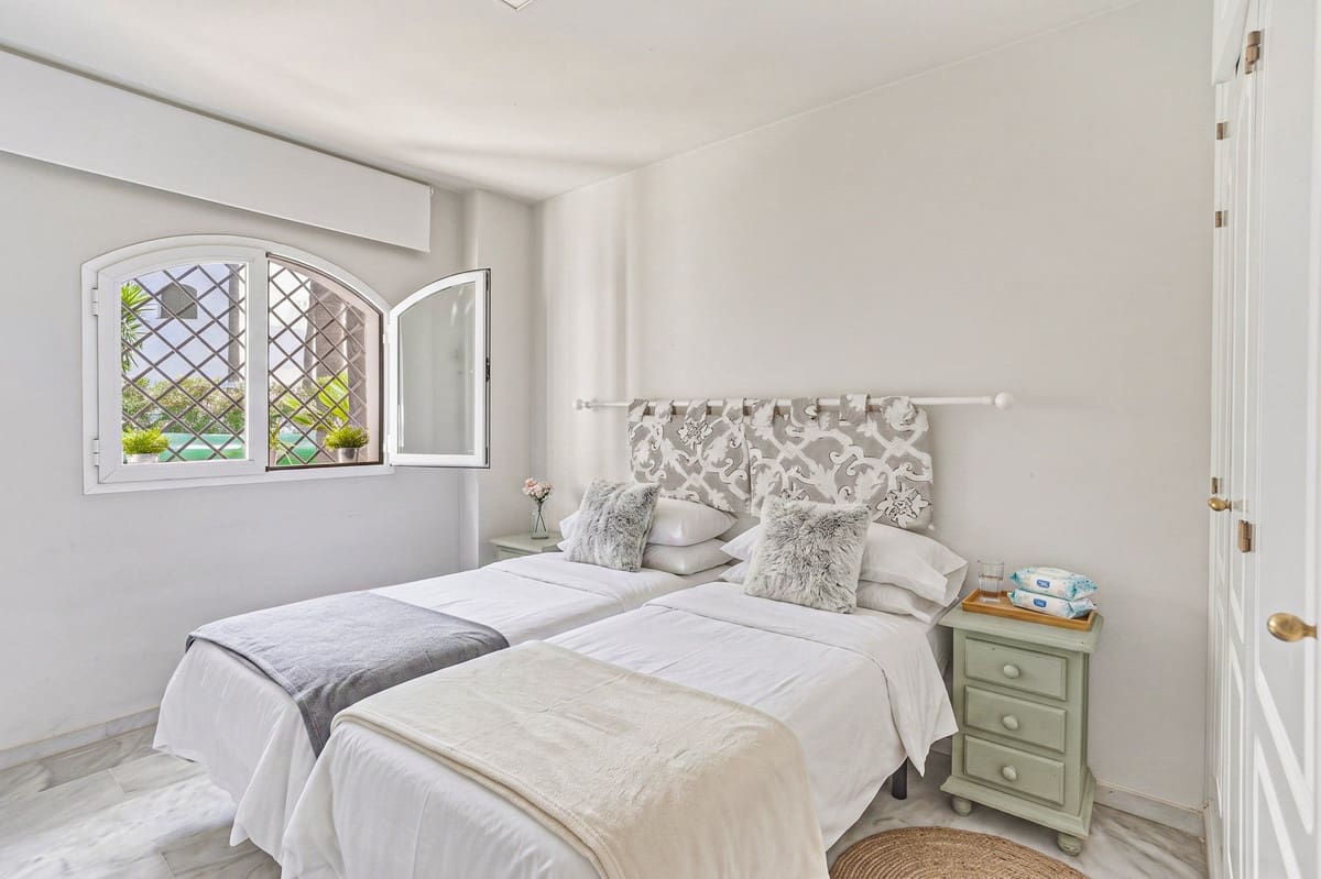 3 sypialnia Apartament na sprzedaż w Elviria z basenem - 675 000 € (Ref: 9974409)