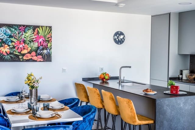 Apartamento de 3 habitaciones en Fuengirola en venta con piscina garaje - 669.000 € (Ref: 9976170)