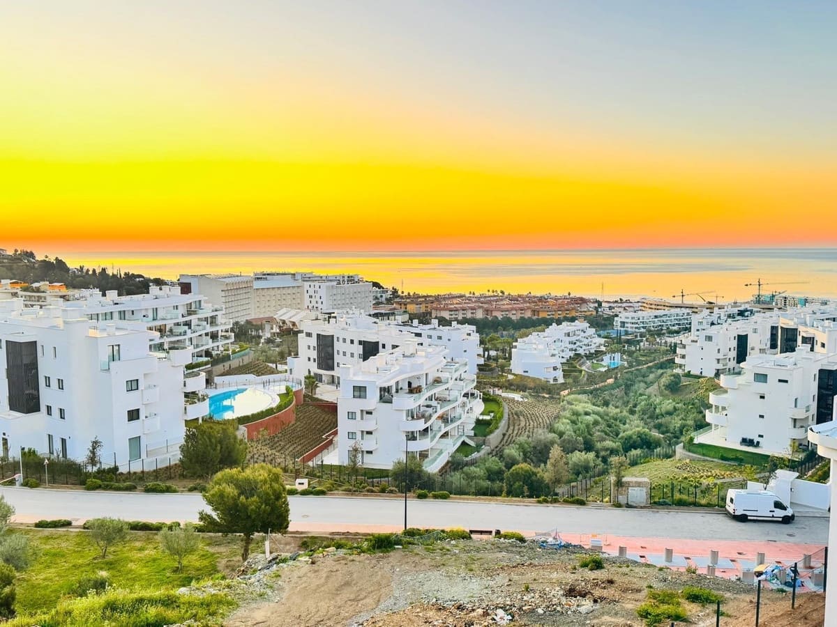 Apartamento de 3 habitaciones en Fuengirola en venta con piscina garaje - 669.000 € (Ref: 9976170)