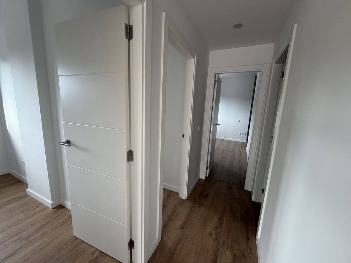 Apartamento de 3 habitaciones en Estepona en venta con piscina garaje - 670.000 € (Ref: 9976171)