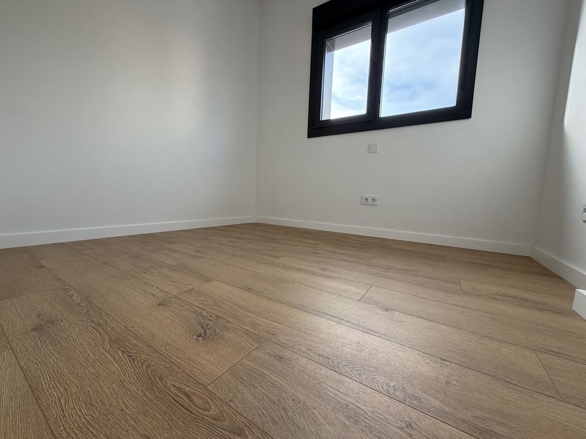 Apartamento de 3 habitaciones en Estepona en venta con piscina garaje - 670.000 € (Ref: 9976171)
