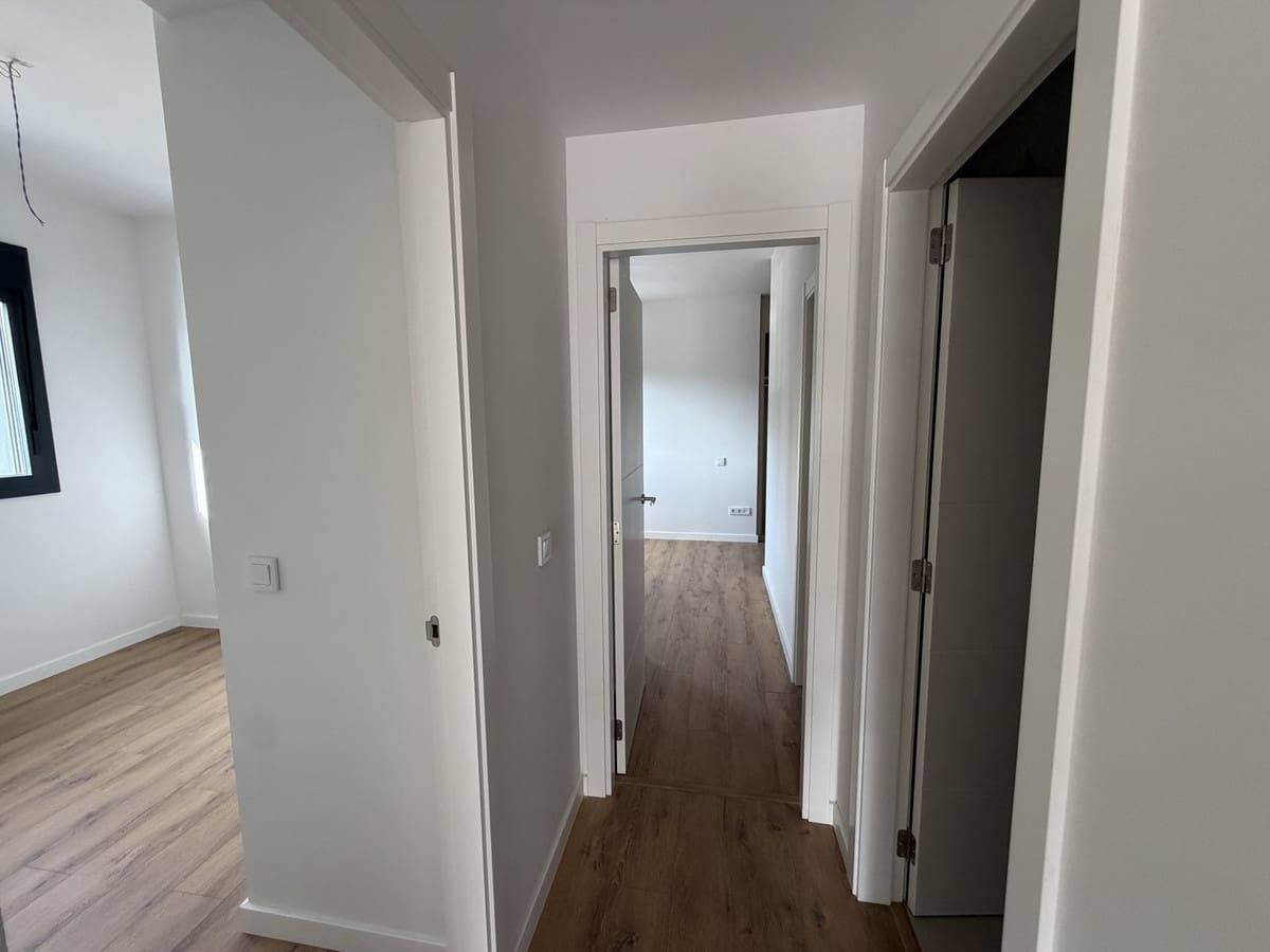 Apartamento de 3 habitaciones en Estepona en venta con piscina garaje - 670.000 € (Ref: 9976171)