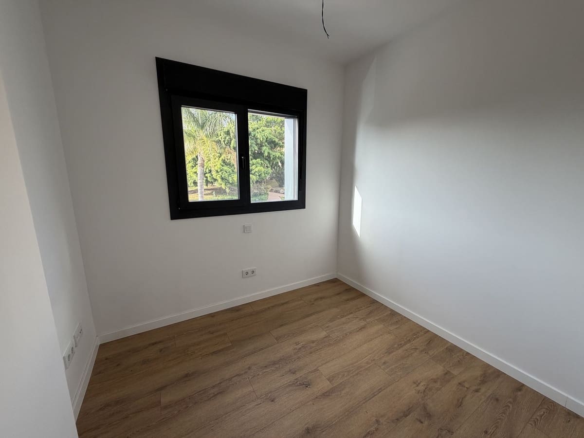 Apartamento de 3 habitaciones en Estepona en venta con piscina garaje - 670.000 € (Ref: 9976171)