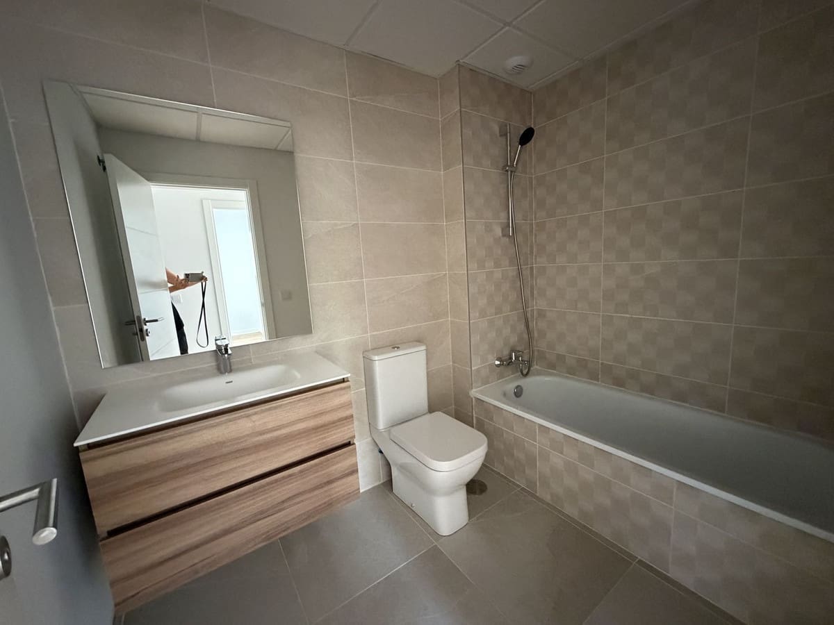 Apartamento de 3 habitaciones en Estepona en venta con piscina garaje - 670.000 € (Ref: 9976171)