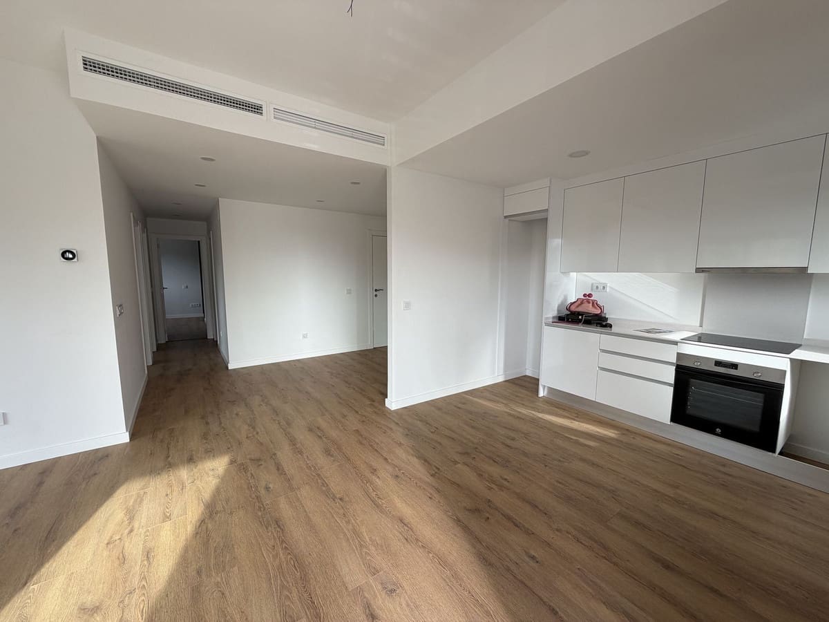 Apartamento de 3 habitaciones en Estepona en venta con piscina garaje - 670.000 € (Ref: 9976171)